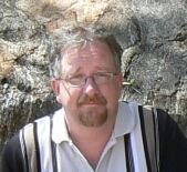 I am a professional geek – I love to laugh and make others laugh – I am a father, a Christian, and I am fascinated by gadgets and nerd gear.