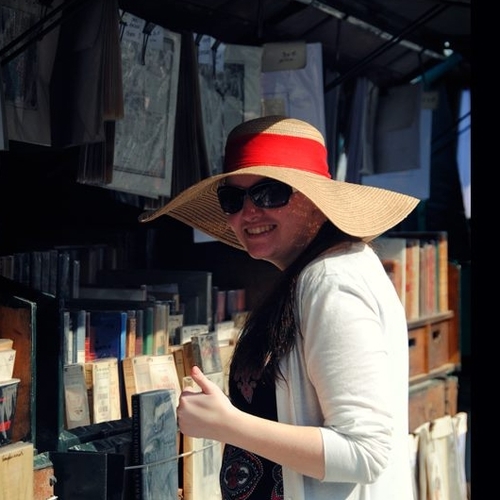 A geek hiding in a fashionista hiding in a polyglot, living her way through Washington, DC.