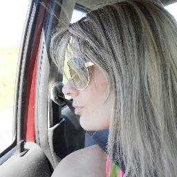 Apressa-te em ser feliz por inteiro.
Em ser feliz até que transborde o teu
próprio ser e assim alcance os outros.
A vida não espera nunca.
♥