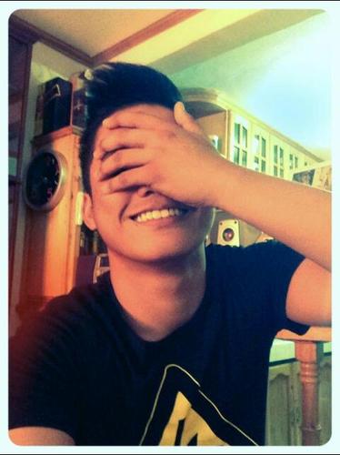 tall, dark and superman :) http://t.co/9FHnc6ItNR http://t.co/H9sEs7rr9n.   insta/ @iamaizonneo