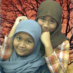 aku azizah,,|,,anak yg ceria,,|,,mudah banget senyum+ketawa,,|,,~_~