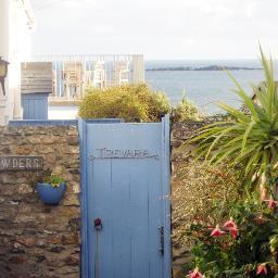 Peaceful seaside holiday cottages. Amazing sea views with St Michaels Mount. Beach, art, surf, pubs, restaurants. Come and visit., Marazion
