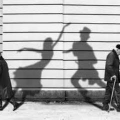 “Fate come gli alberi: cambiate le foglie e conservate le radici.  Quindi, cambiate le vostre idee ma conservate i vostri principi.”

- Victor Hugo -