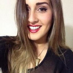 Estudiando derecho en la URJ, de padres jerezanos, de Santiago y de La Merced, con lo que el árte me rebosa por los cuatro costados.
