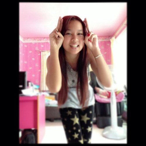 เราชื่อ แ พ ร ว ' ภัทรินทร์ กิตินิรันดร์กูล Thank you for following me na (:
