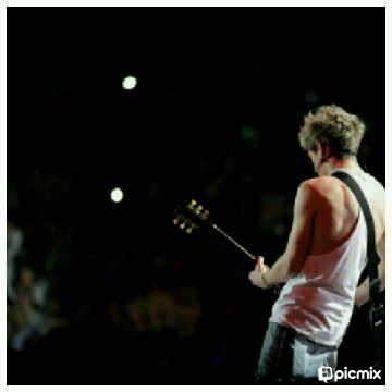 _NialIOfficial_'s profile picture. im Niall, im in one direction. i sing and play an instrument with 6 strings on it ! Personal account @TheRealJTroy