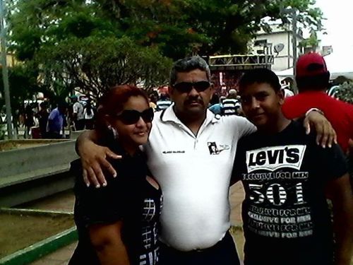 soy una mujer dulce y amorosa me quiero y me respeto ami misma mientras mas me critican mas inportante soy