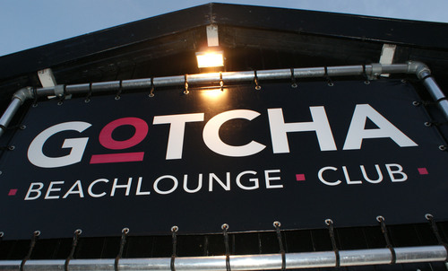 Gotcha Beach Lounge het strandpaviljoen op Kijkduin.
Wij organiseren BBQ's, bruiloften, feesten en partijen vanaf 20 personen tot 2500!