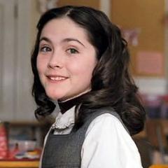 PequeDesrosiers's profile picture. 7. Mamá dijo que papá nos perdió, así que ahora vivimos con la tía Bouvier... Pero como es una estirada me escapo. Me gusta leer y cocinar. #LesMisNoHomo