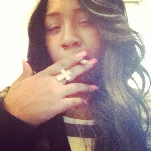 IG: i_c_u_n_t_barbie  #TEAMMINAJ #HouseOfTheInfamous :0) My clothing line !! #AmbitiousGirl #HippieChick I do me !! #TeamIJDGAF
