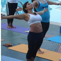 pinasimonefit@hotmail.com  Instructora de Pilates -FTS (Functional Training System) seguidora de yoga. Mente y cuerpo con espiritu y fe