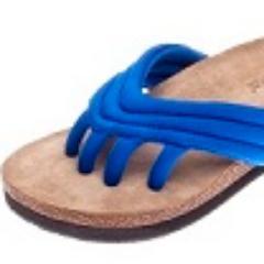 Wellrox® sandals, with innovative padded toe separators and contoured, cushioned footbeds, are designed to help align your feet.