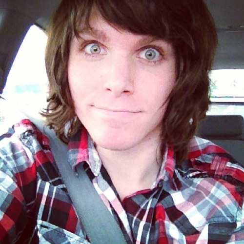 Onision is wonderful so follow this!!
Im not the real onision his twitter is 
            @onision