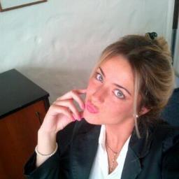 Sólo con tu mirada, vivo mil cuentos de hadas.1 mes
