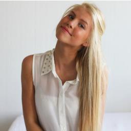 18'.  Loba de ojos azules. Cuidado que muerdo.   Miembro de la manada de Luke. Forever alone.  ~Rubia y orgullosa~
  Parabatai de Ella Herondale.