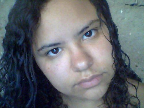 Adoro ouvir música e amo minha familia, essa sou eu sem medo e sem preconceitos...Sei q o meu limite termina onde começa o seu!!! *-*