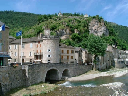 Désormais Unesco, en Causses et Cévennes, dans le grand site des Gorges du Tarn et de la Jonte, Meyrueis vous attend.