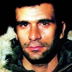 Yalnızlığı severim. Fakat her şeyin fazlası zarar...