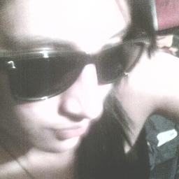 mmm soy amante eel sol,playa y arena disfruto cada momento de la vida y lo disfruto amando cada aventura cada amor y cada situacion q me pone la vida con una :D