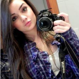 Sagitariana,ama a sua família de paixão,adora comer uva, é cunhada & irmã da @Ana_Brito96 e prima,melhor amiga,irmã da @LaisGolalves