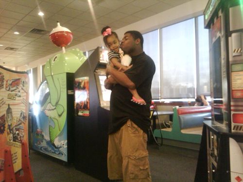Vaylo&SariyaB's Daddy! ,,everything ii do is fa dem. aye go follow my gal/babymama @ niqnaq_ pattywak
