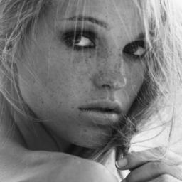 Hija de Fleur y Bill. 15. Hermana de @Dommy_FHP. Gryffindor. Una Weasley con pecas que adora el Rock N' Roll. Tocas mi Harley Davidson y te cruccio.