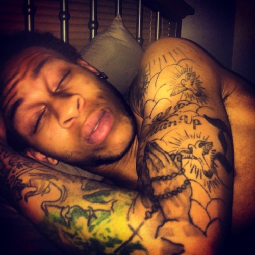 Bickin back bein boo! Im still dat nigga from grADE SCHOO.Always OnnSumOthaShyt #OSOS #FucksWitLOSOSonly #teamidgaf #goodlookin #proudfather