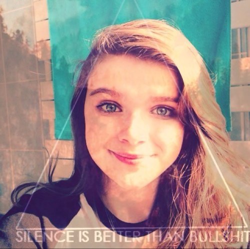 SuziTagada's profile picture. Je suis un panda ♡ Brat Navy et Belieber ❤ⓢⓣⓡⓐⓢⓑⓞⓤⓡⓖ ♡ Instagram : @suzie_auvr ❤ http://t.co/OYfVNFRSGM Bon alors t'appuie sur ce putain de bouton suivre ?!