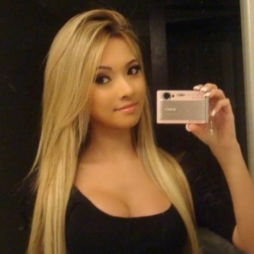 Heyyyy, follow me plzzz and ill follow you back ;)