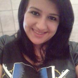 - Raphaela Bernardes: 16 anos, pisciana, música, futebol, vídeo game, desenho, baralho, filme, livros amigos, família e amo mais que tudo o meu #spfc !