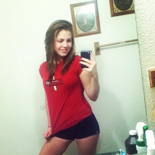 sarahfery13's profile picture. T-RAWWW