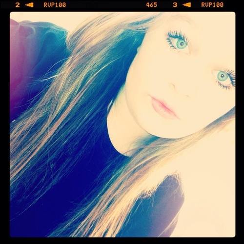 EmilyCarbery1's profile picture. Bagel enthusiast. Mango is my fruit of choice.
Emily Carbery parody account