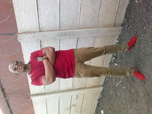 i m tht black guy who finds humour in everything . Nothing more , nothing less