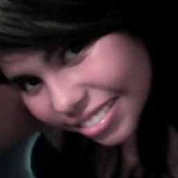 M enknta la musik.... Soy honesta, amo a mis amigos y familia....!!!! 
digo lo q pienso sin importar lo q digan....!!!! :* ;)