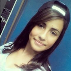14 anos , legal , danço , canto , jogo volei e futebol , faço academia e sou uma Panda ' (= 2bj'