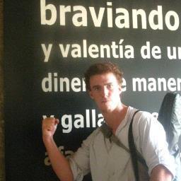 Lic. en Ciencias de la Com. Organizador de eventos y fiestas. Intervengo en una canción. Nací en un country pero salí en Calles Salvajes.
