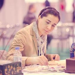 Kendini ; okuma, yazma ve çizmeye ver. Değil soylu gibilerden; soysuzluk edenlerden kurtulur ve kendinden emin olursun.