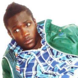 Cantante polivalente de origen senegalés.
Voz para todos los idiomas