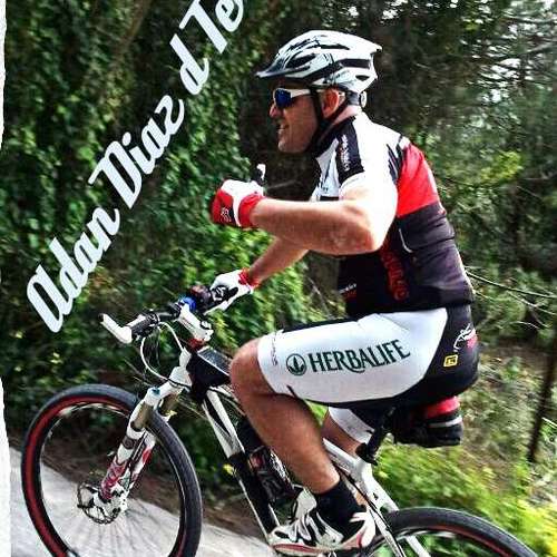 padre de familia upersocial, deportista, padelista, mtbiker, pintor y poeta urbano, con la unica pretension de ser feliz, y ahora duathleta!!!