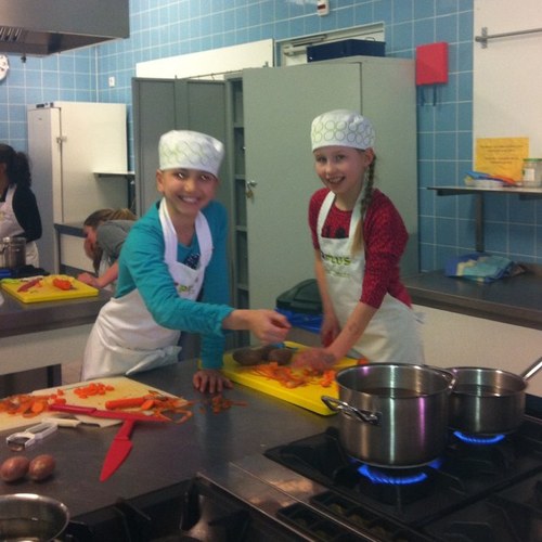 Kooklessen voor kinderen van 6 tot 14 jaar. Wij koken op woensdagmiddag en vrijdagmiddag in de keuken van De Weide Wereld in Vleuten.
