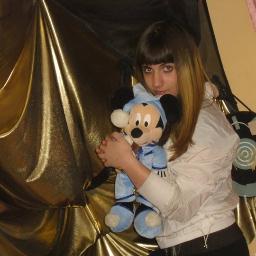 mis amigas como hermanas a lo k no cambio por nadaa a las k kiero muxoo :) lo k mas me gusta pasar tiempo con ella y eso no lo cambio por naa :)