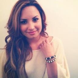 Demi , Linda , Meiga , Divã , única '  musica preferida , Fix a heart  ,    meu twitter oficial @garotadobaycon