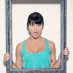 editora de esportes, comportamento e beleza da @revistavip, apaixonada por lutas, odeia escrever autoperfis e não usa hashtags
