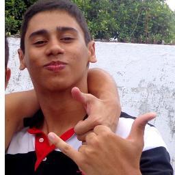 17 anos ,estudande ,Paraibano arretado , Santista DOENTE  e assima de tudo filho de Deus :)