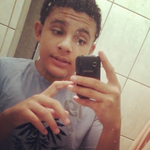 ''Deixe o seu sorriso mudar o mundo,mas nao deixe o 
mundo mudar seu sorriso''
