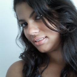 Formada em Téc. em Meio Ambiente. Cantora Evangélica.