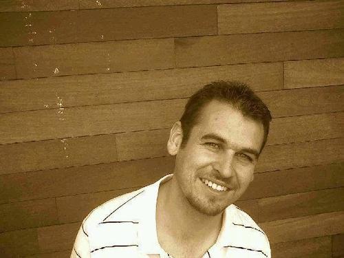 RobertoSanzBust's profile picture. Esto no es una pipa...