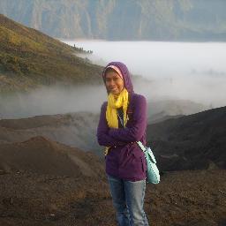 I'm a single, live in Sidoarjo as a private teacher, i need a lot of friends and family........ so any body interest to me??????????