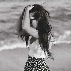 Você tem uma vida só, pra sonhar, sofrer, tentar, fazer, errar, aprender a viver.