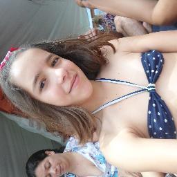Gosto de dançar adoro carrossel amo a Larissa Manoela tenho esse sonho de ser atriz já fiz teatro